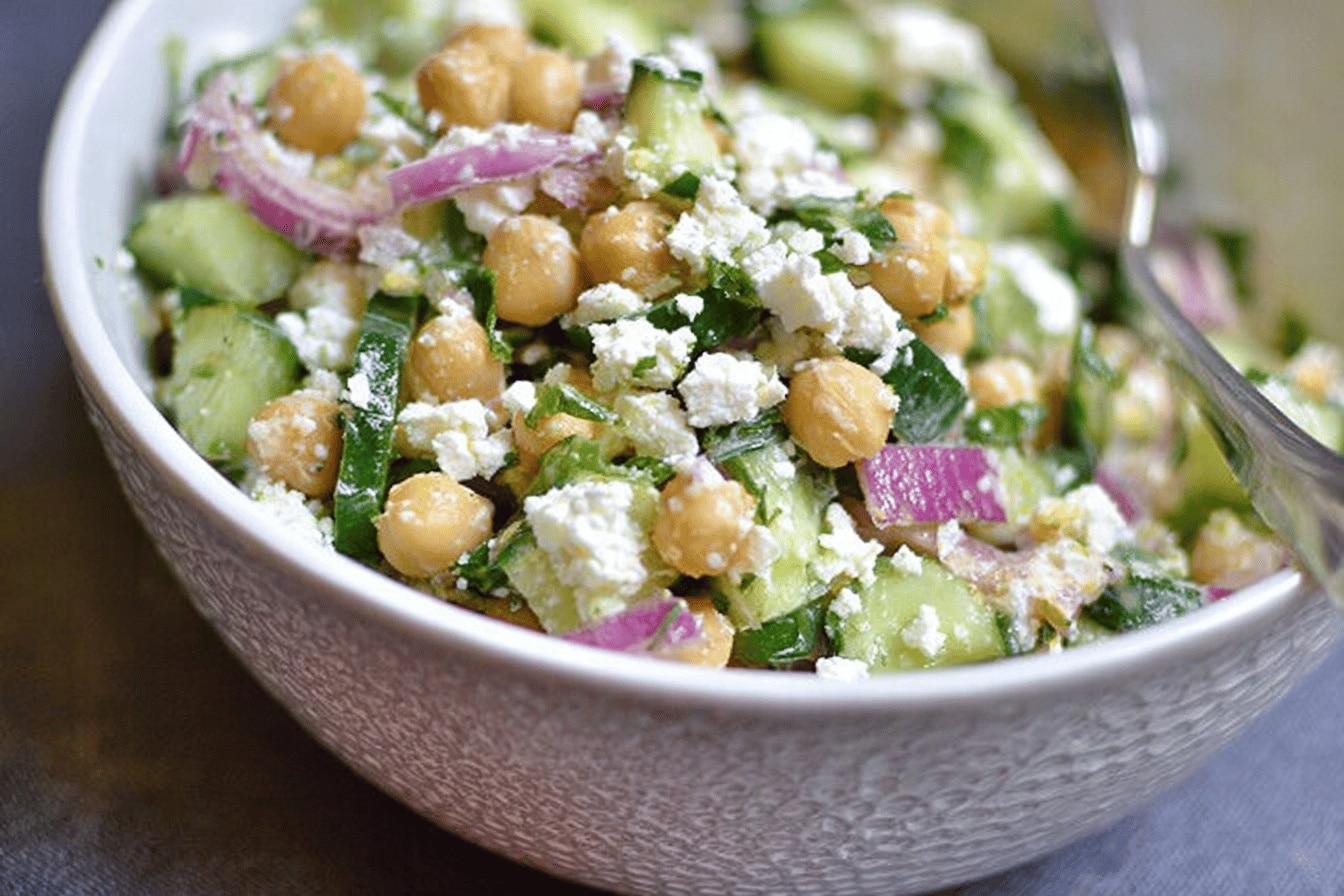 Salade de pois chiches, concombre et feta 