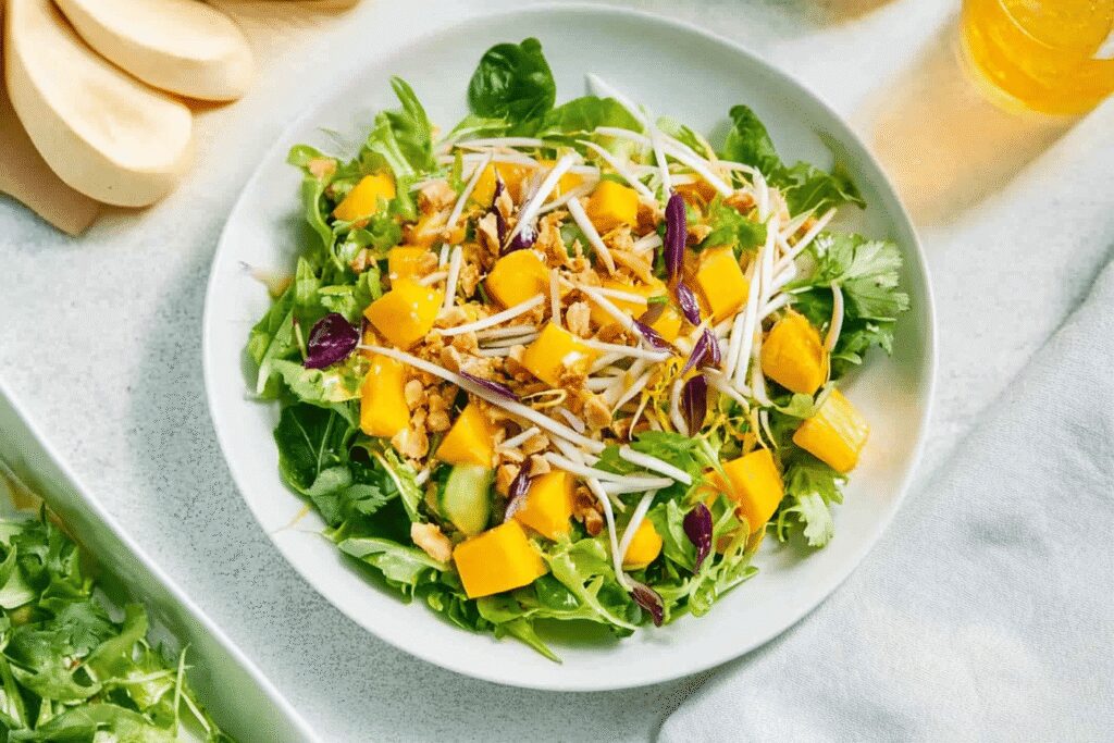 Salade thaïe aux crevettes mangue